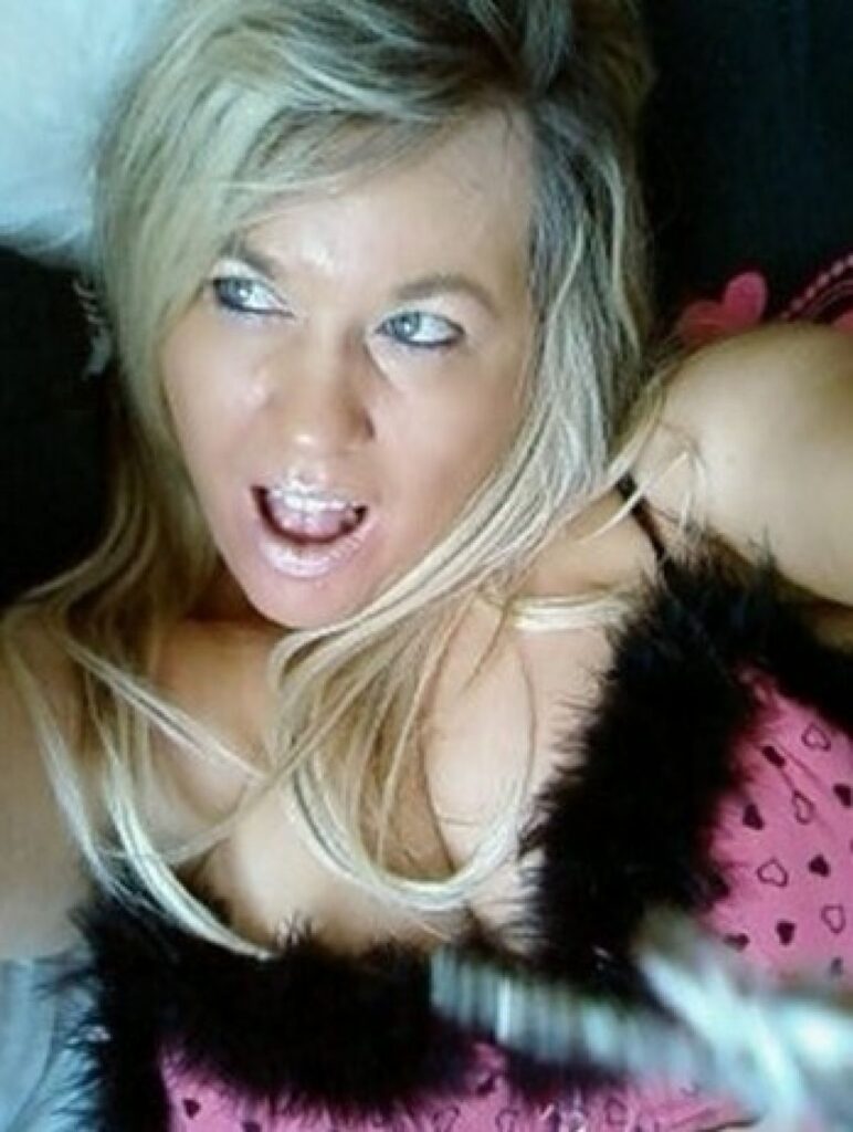 Freya_56 (56 years old)