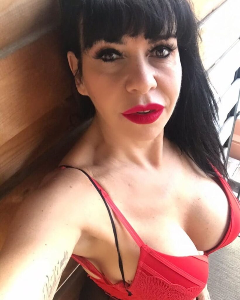 Juliette41 (39 years old)