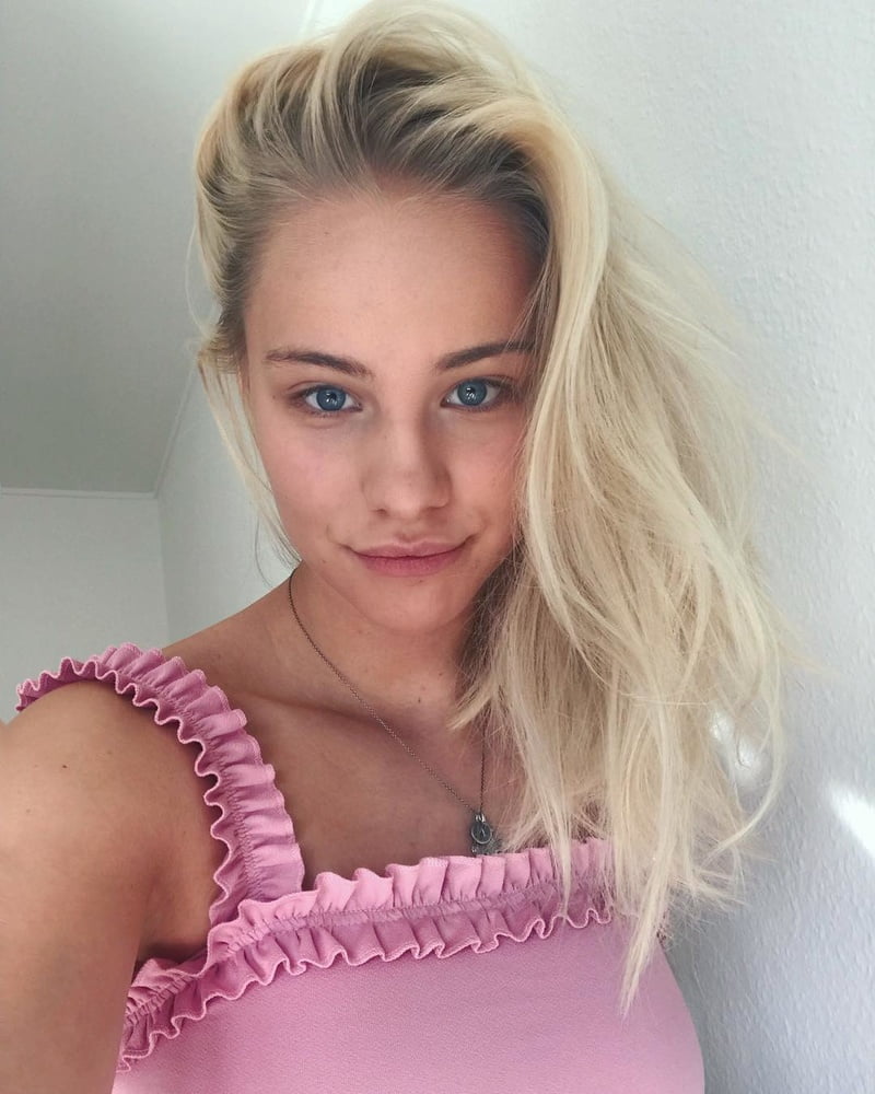 Ur_Lady (29 years old)