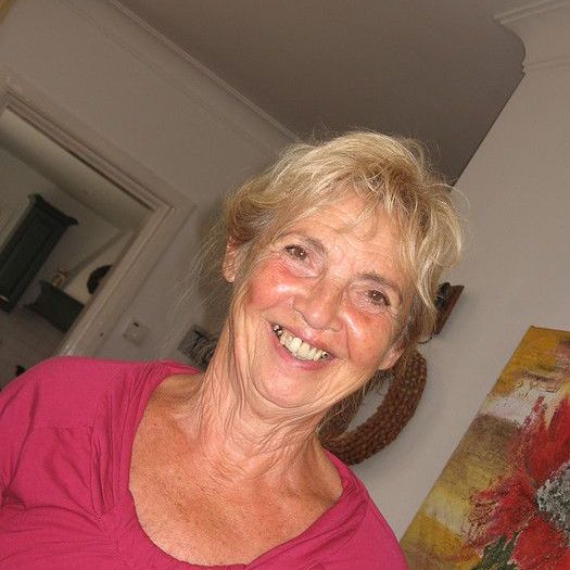 TheAnimalGranny (74 years old)