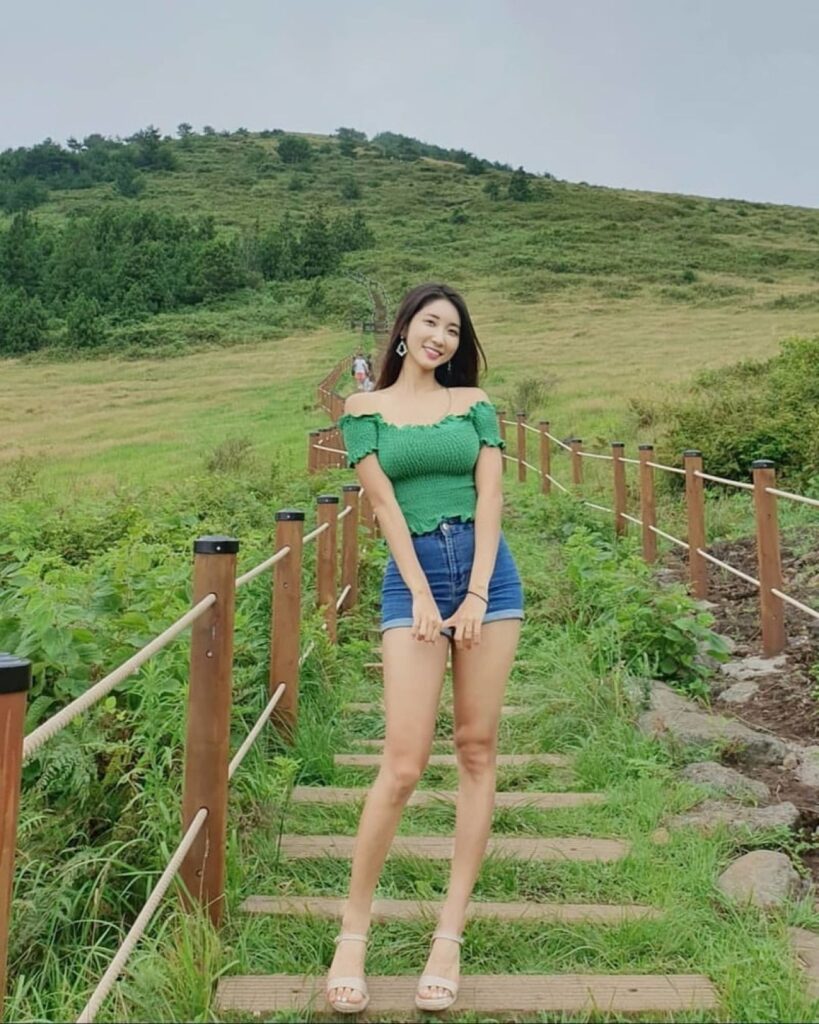 Jadeisajewel (28 years old)