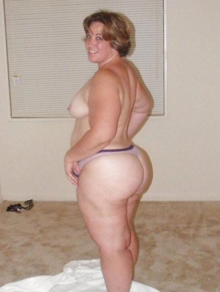 Naked_Wife (45 years old)