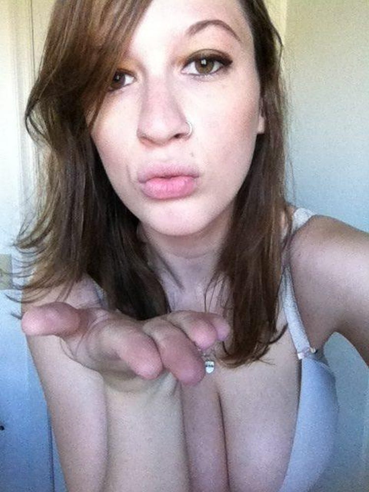 darlingrylan (23 years old)