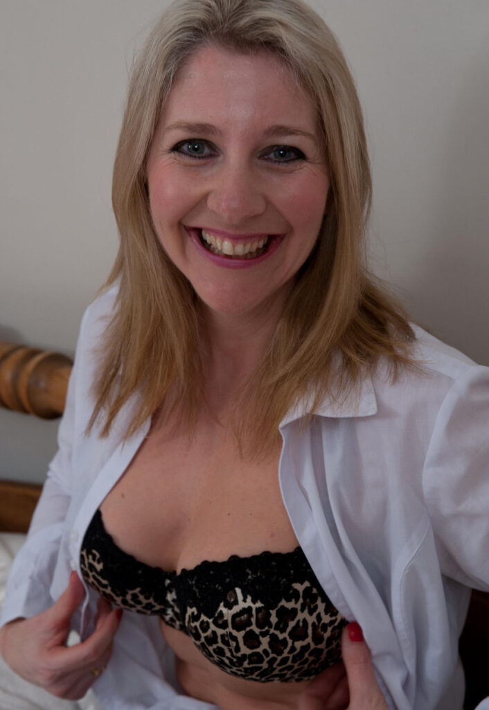 ashley4052 (56 years old)
